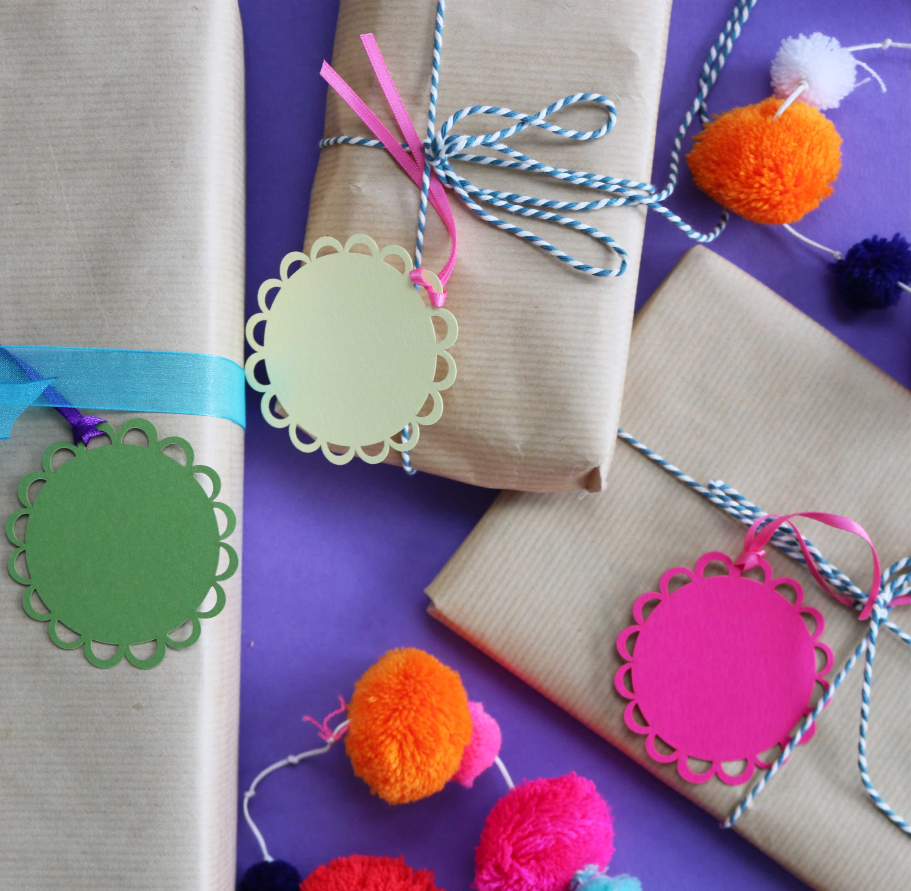 10 Assorted Round Gift Tags